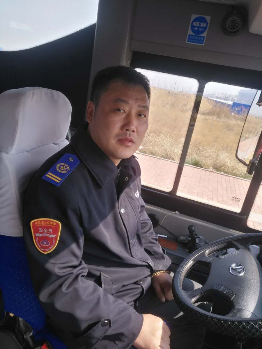 公交集团佳连公司50k驾驶员张小东拾金不昧获表扬