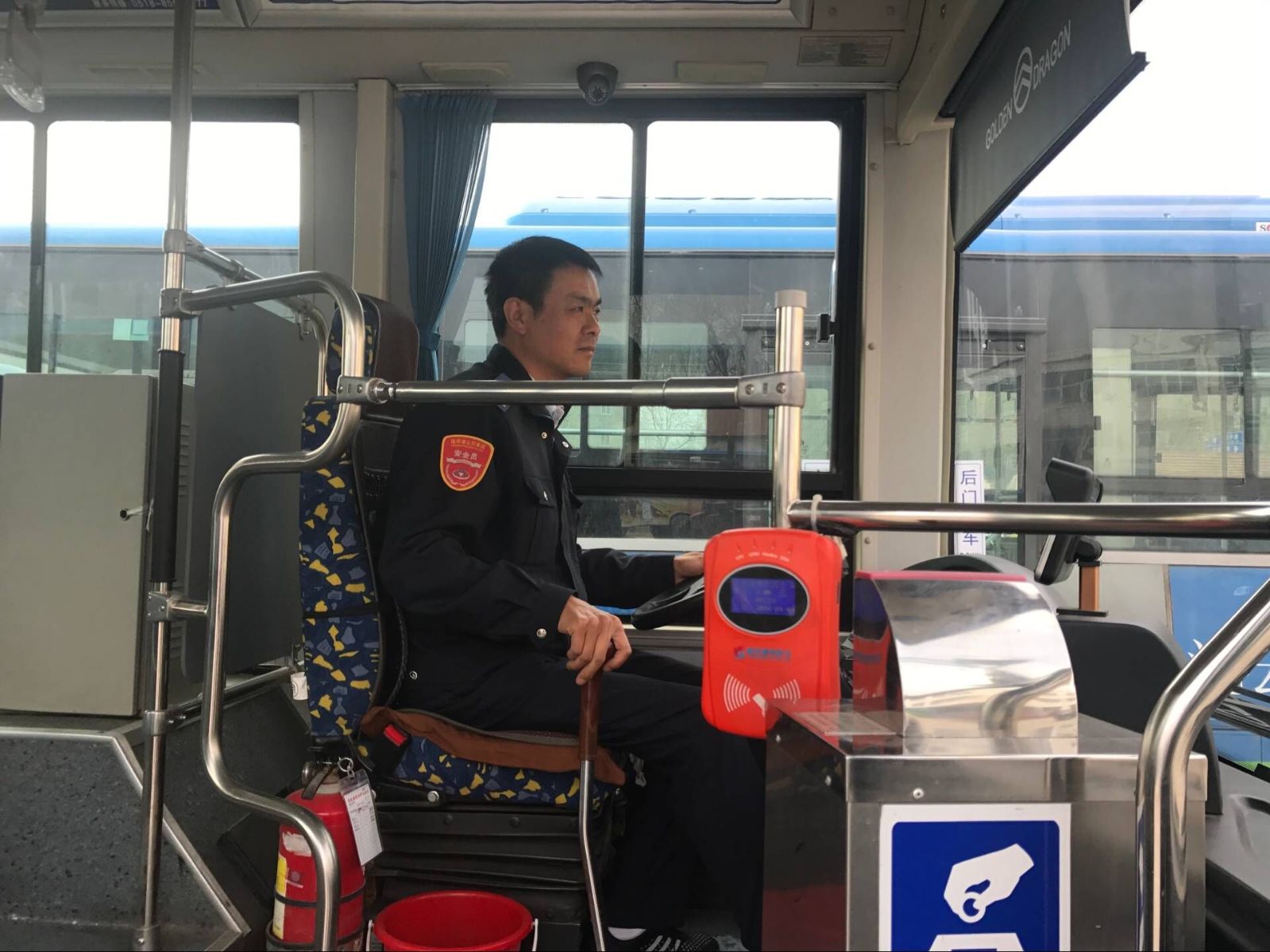 公交集团4路驾驶员杨永刚拾金不昧受表扬