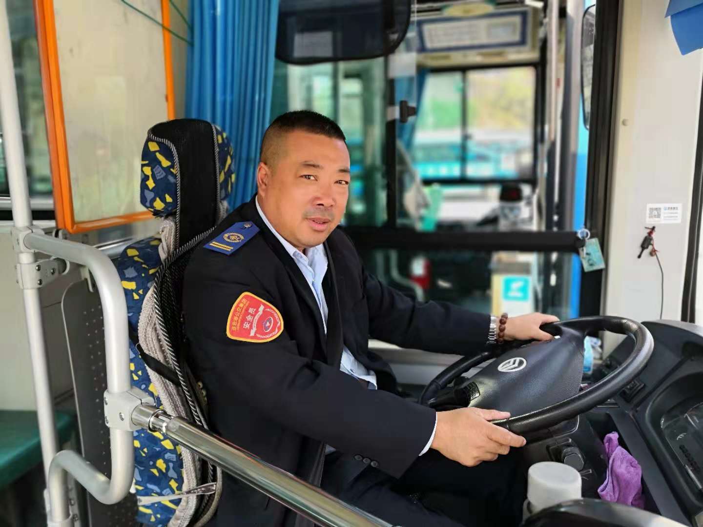 公交集团快速公司驾驶员陶明根捡到乘客救命钱急送回