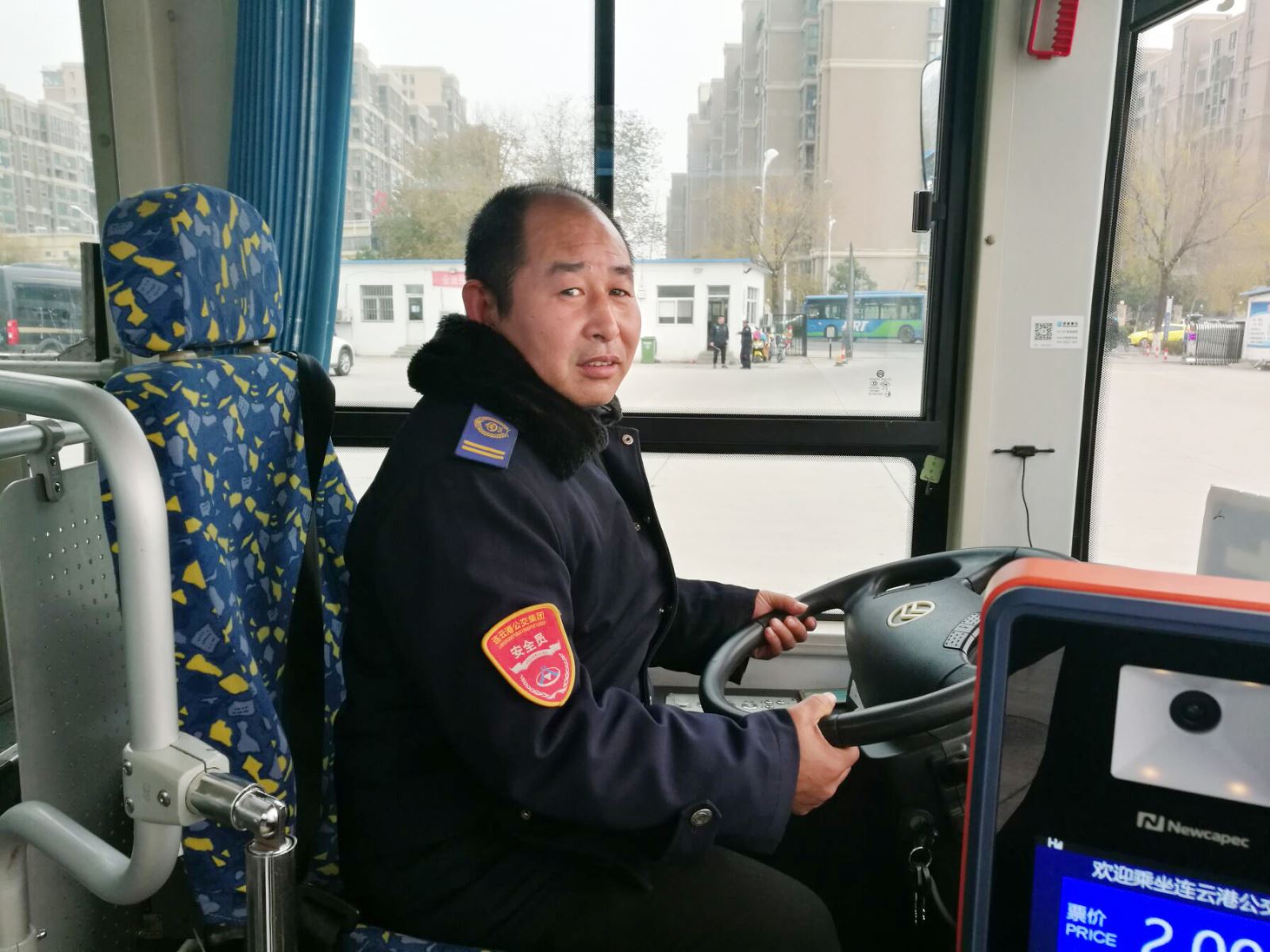公交集团快速公交事业部三方联动迅速帮助乘客找回包