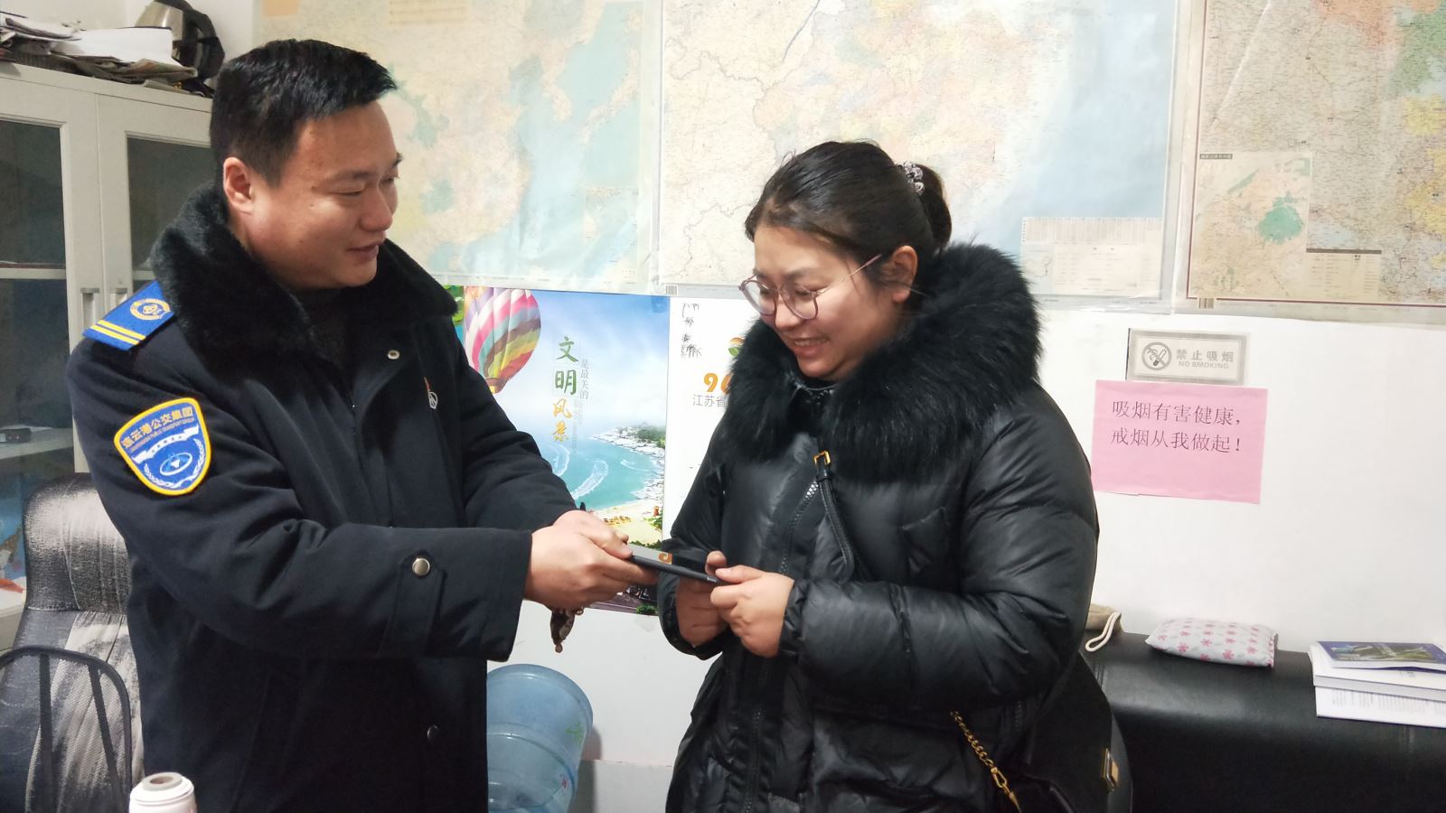 公交集团经营发展事业部驾驶员李庆春拾金不昧受表扬