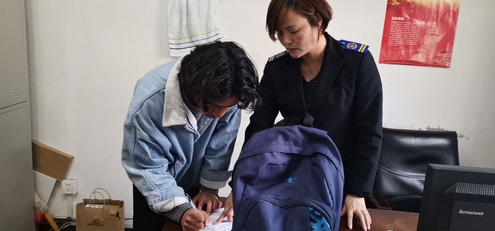 公交集团快速公交事业部印志余帮学生找到书包受表扬