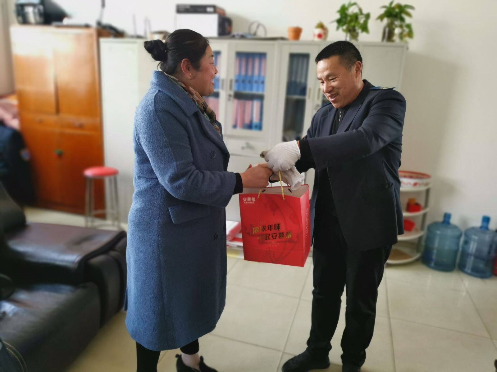 公交集团快速公交事业部驾驶员孙运建帮助乘客找回丢失物品受表扬