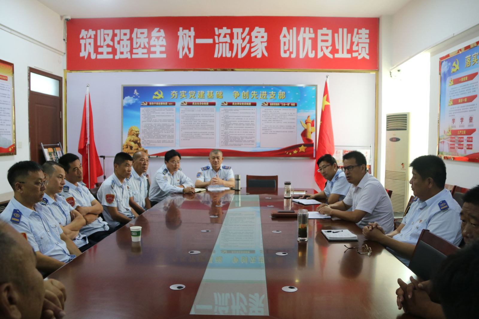 公交集团召开驾驶员“节能标兵”评比座谈会