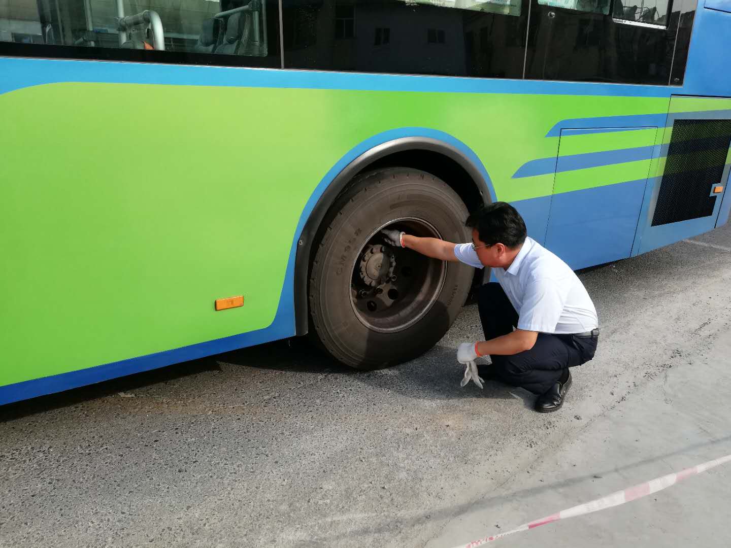 快速公交事业部站务员热心助人获称赞