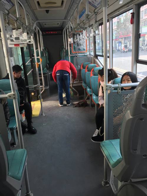 公交19路线驾驶员于运凡优质服务受表扬