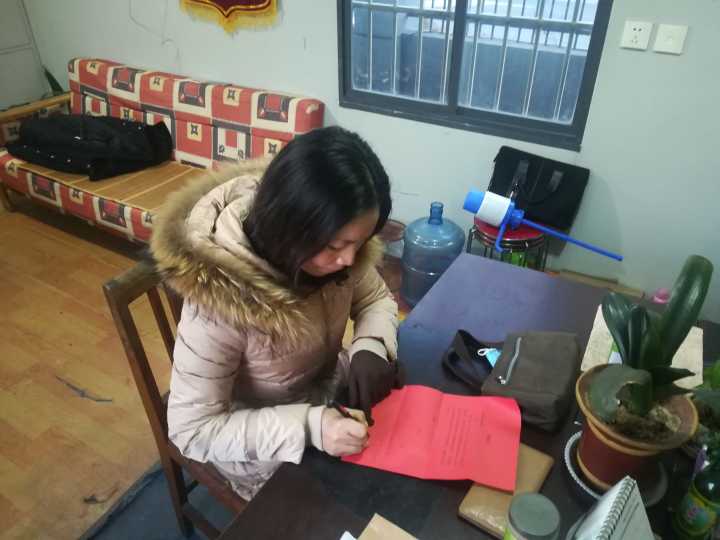 公交集团113路驾驶员黄强归还乘客丢失的手提包受表扬