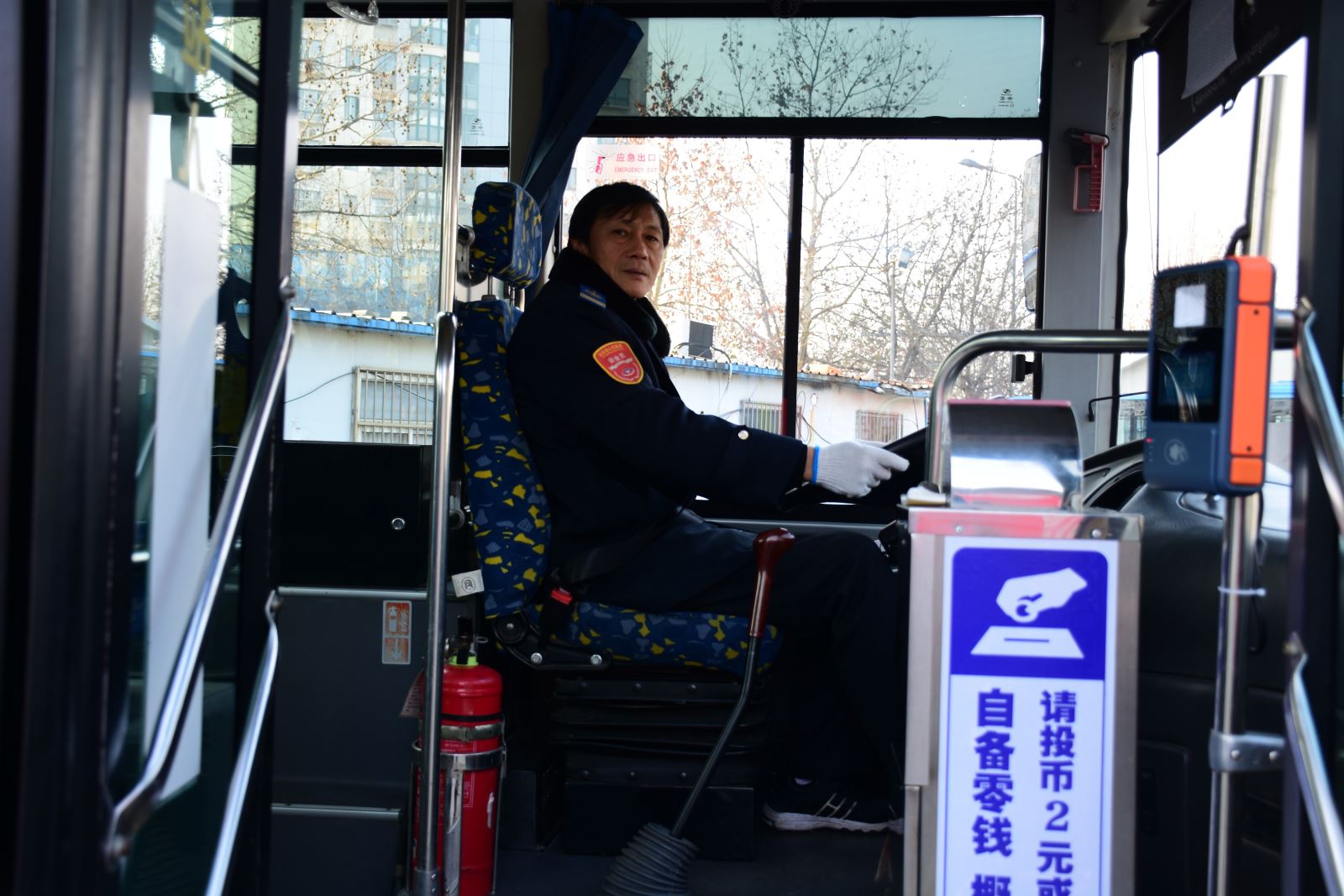 公交集团公交事业二部31路驾驶员洪运伦及时归还乘客丢失的手机