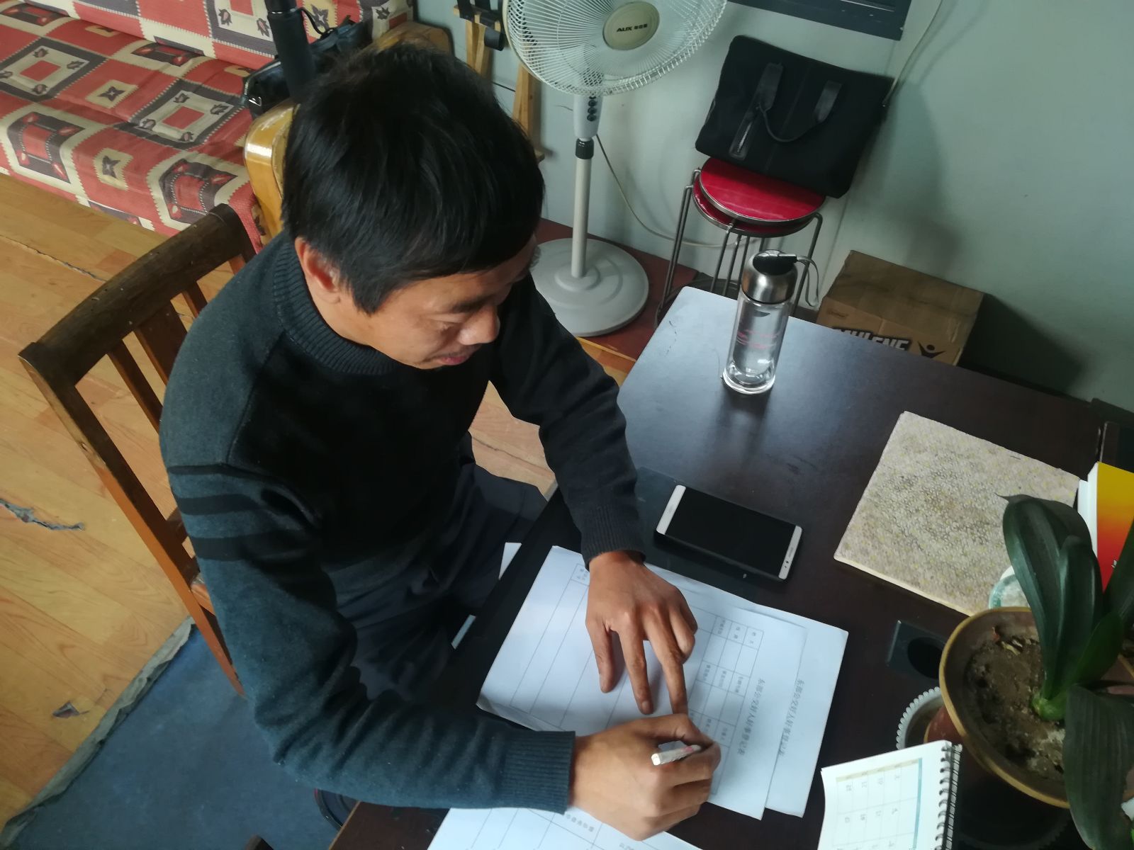 公交集团37路驾驶员席时浦及时归还乘客手机受表扬
