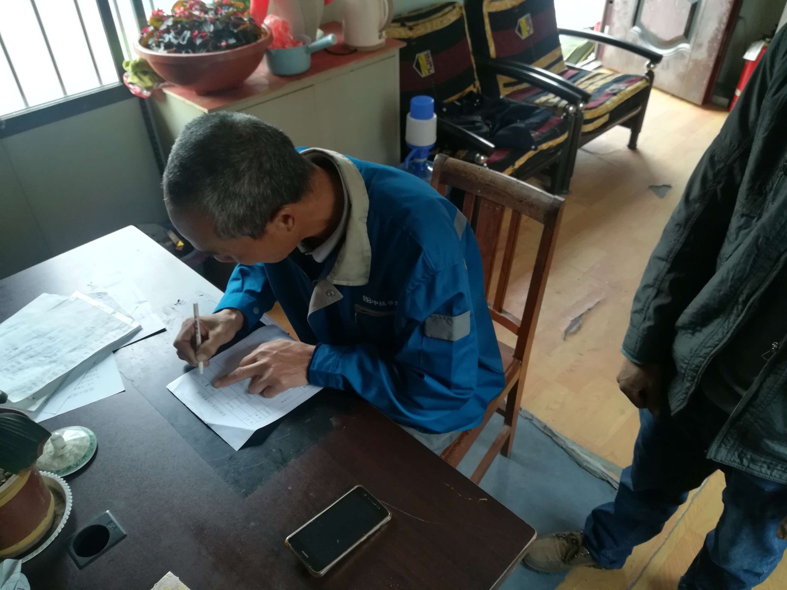公交601路驾驶员王谦归还乘客丢失的手机受表扬