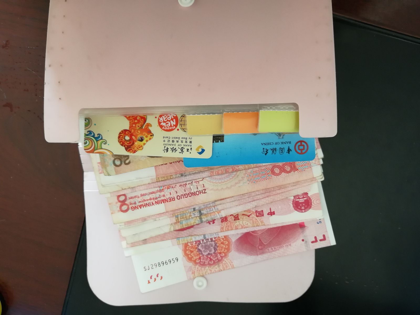 公交旅游公司苏GA0859驾驶员王召亮拾金不昧受表扬