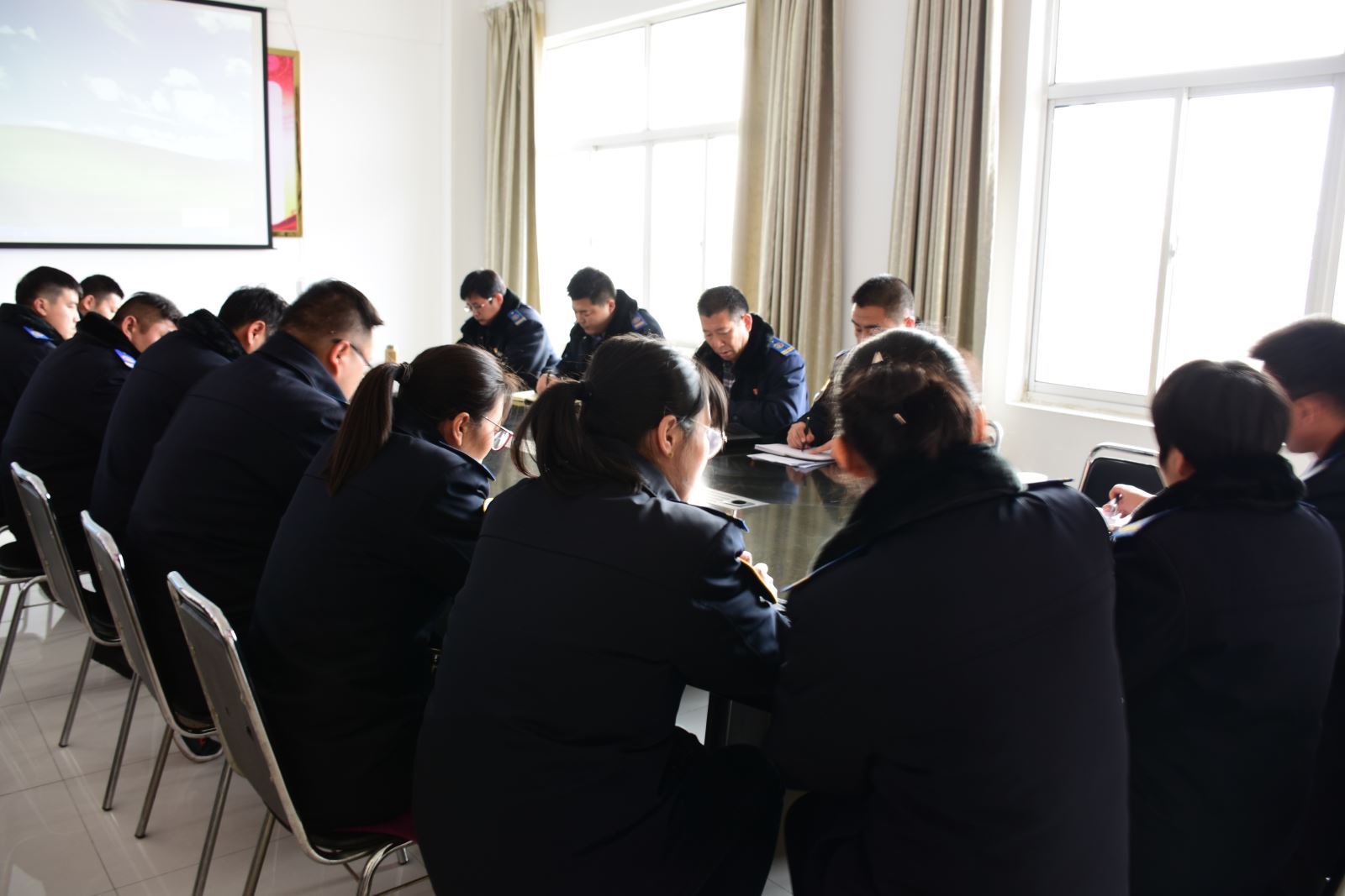 公交集团东部公司召开创文创卫及扁平化改革动员会