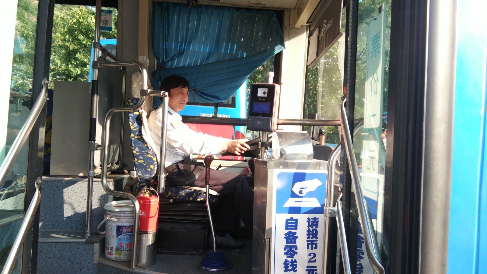 公交集团公交事业二部31路驾驶员孙和华拾金不昧受赞扬