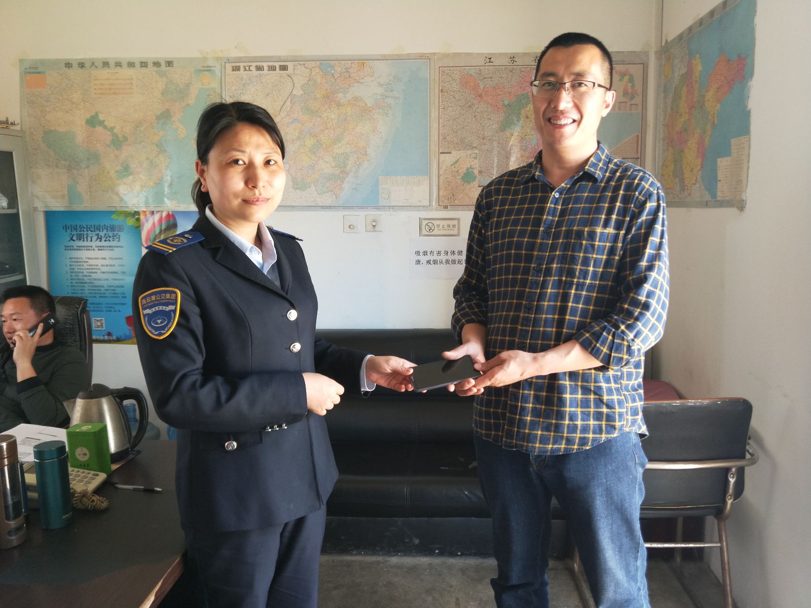 公交集团旅游公司苏G14859驾驶员陆海容拾金不昧受表扬