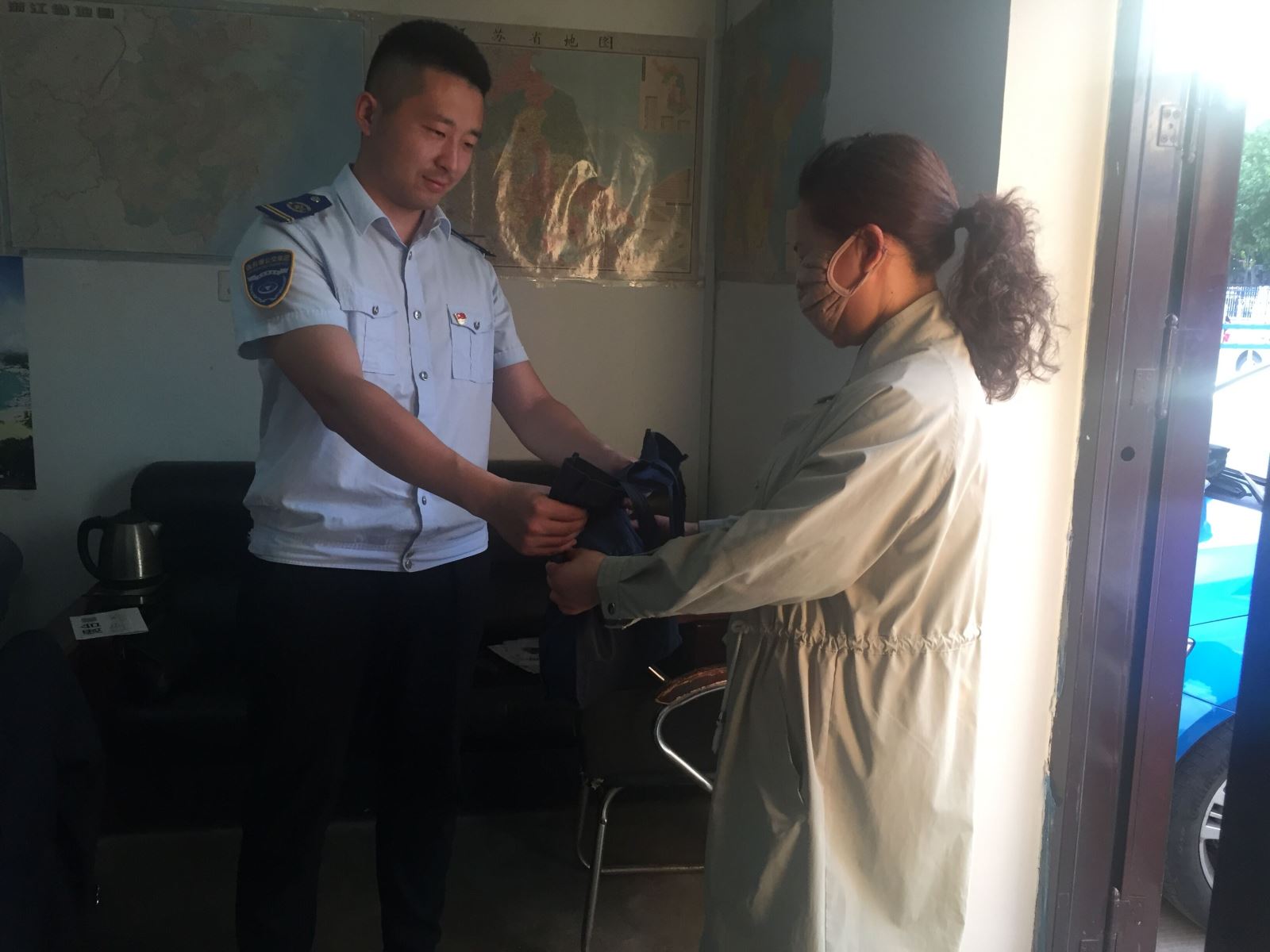 公交集团旅游公司苏G90257驾驶员李明书师傅助人为乐受表扬