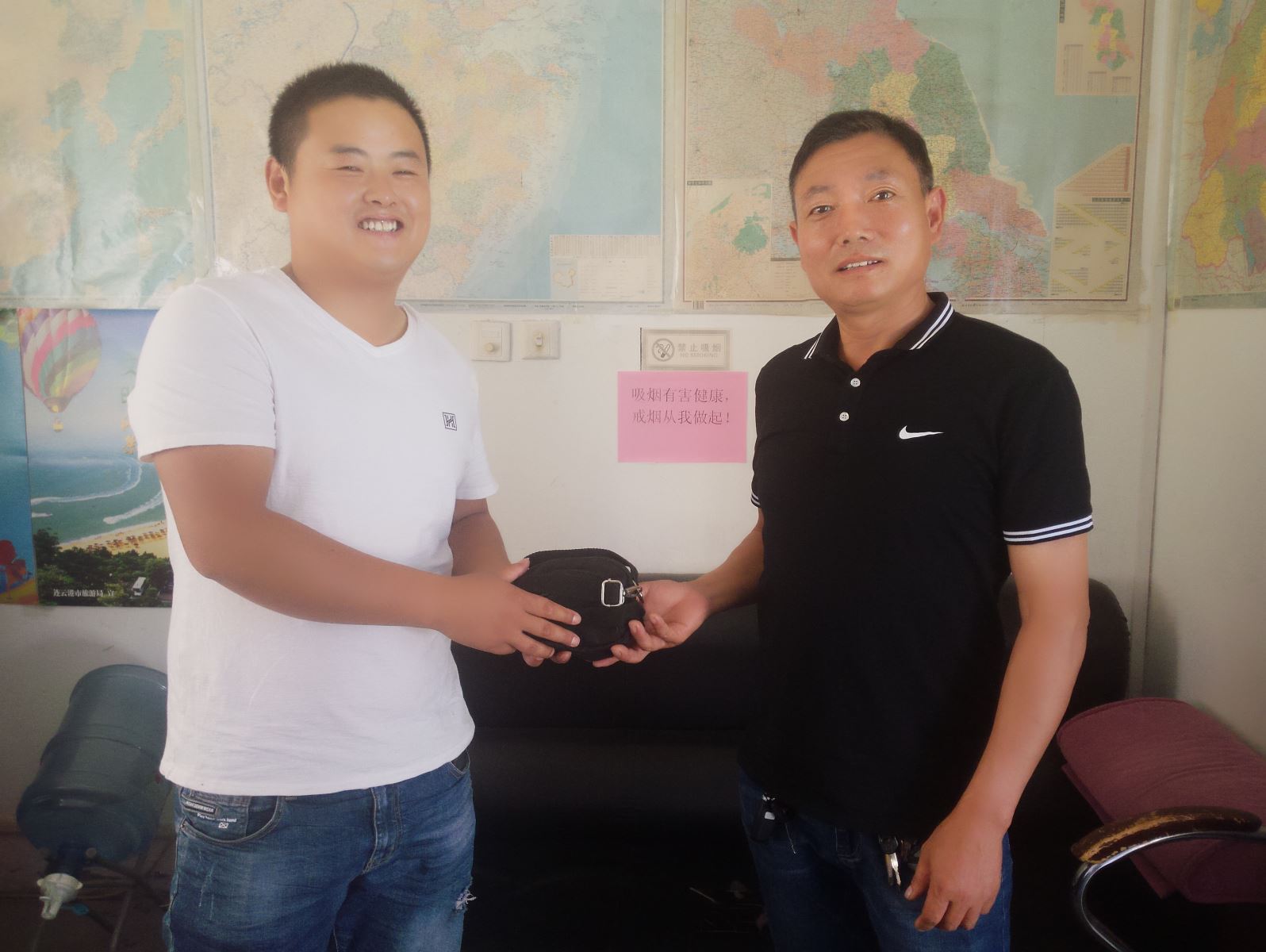 公交集团旅游公司苏G90257驾驶员李明书助人为乐受表扬
