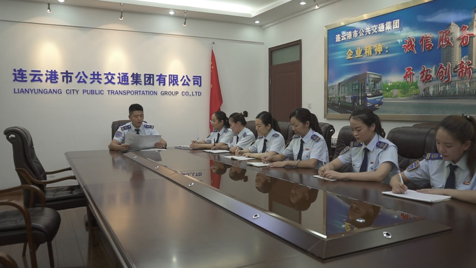 展青年风采 现文明公交 ——省级青年文明号公交服务热线