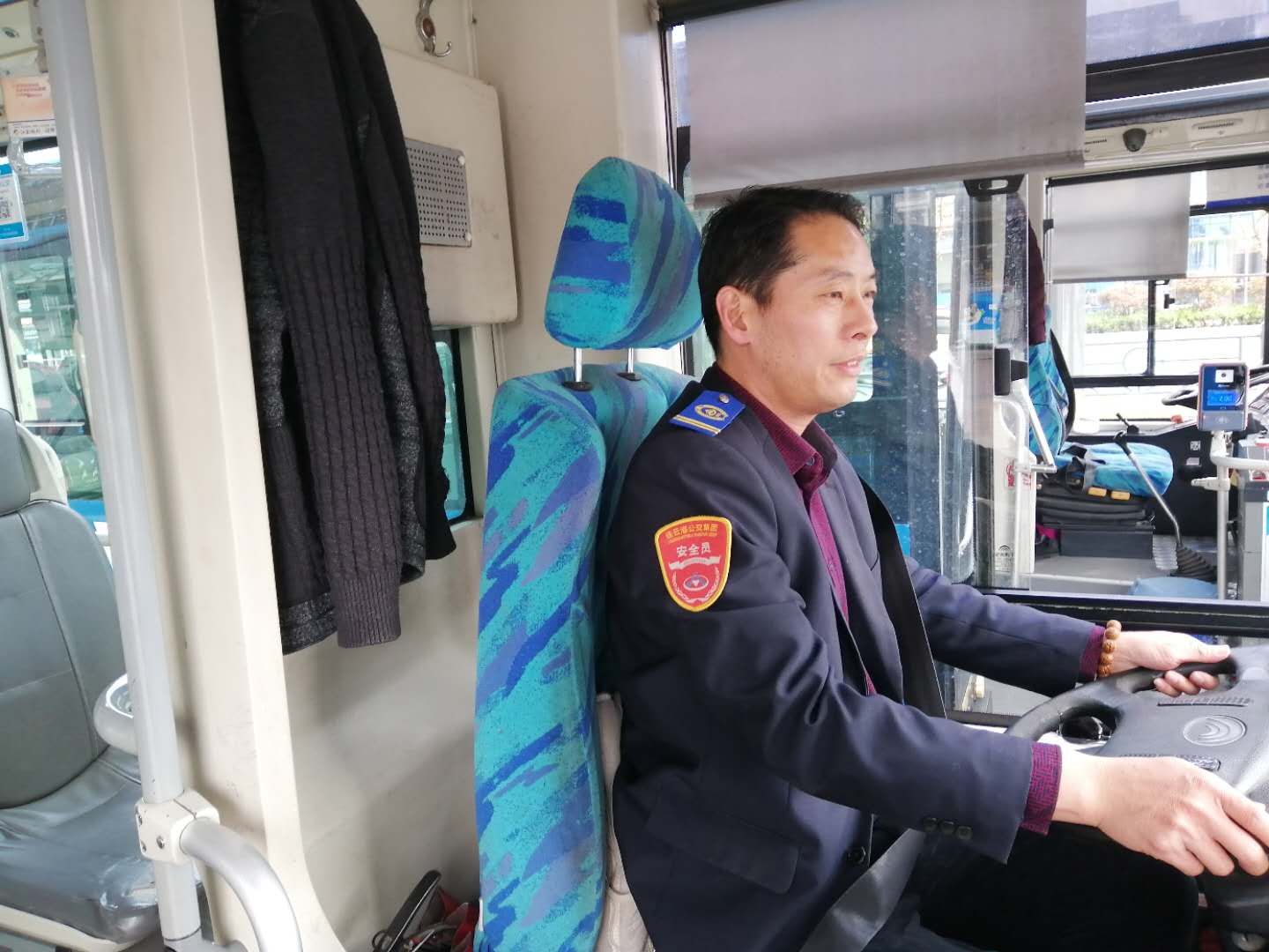 公交集团快速公交事业部B1K驾驶员见义勇为获称赞