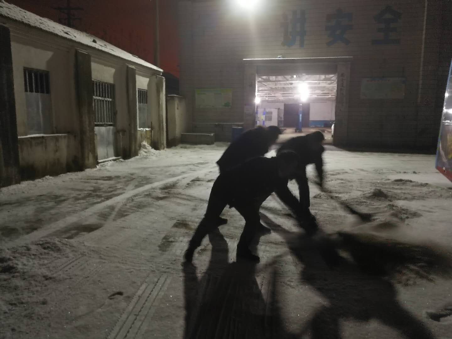 多举措做好雪天保障工作  公交集团一直在你身边