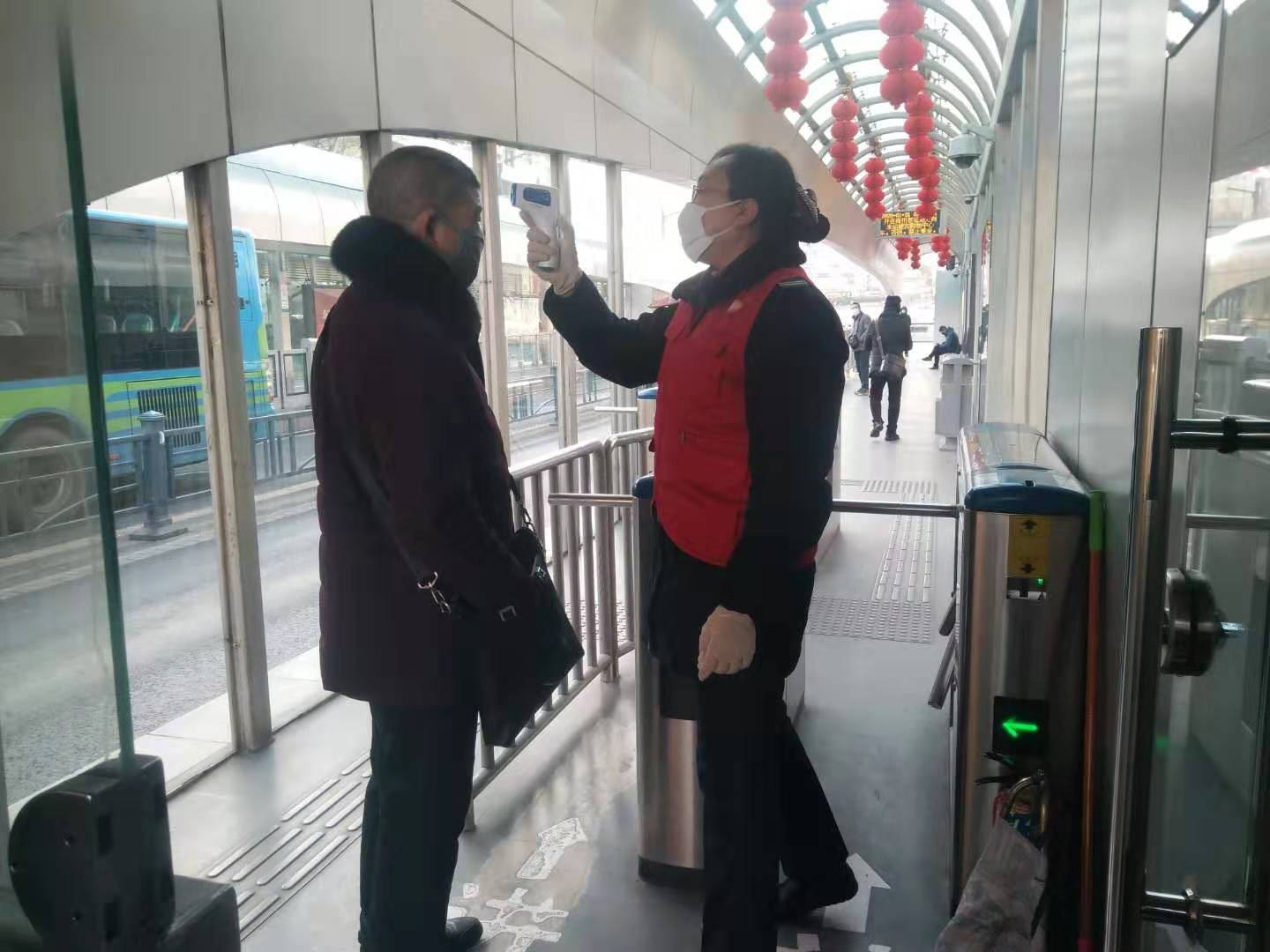 BRT“巾帼文明岗”为大家，舍小家——抗击疫情，我们坚守岗位