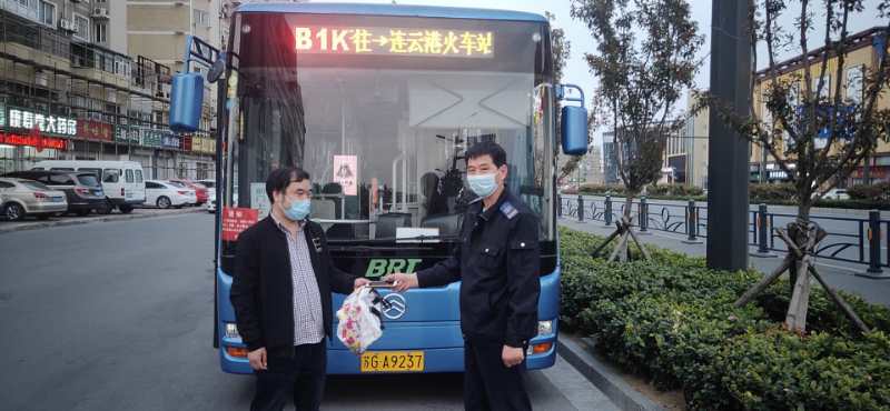 公交集团快速公交事业部驾驶员拾金不昧获感谢