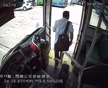 B11线驾驶员邵宝林拾到笔记本电脑及时归还失主
