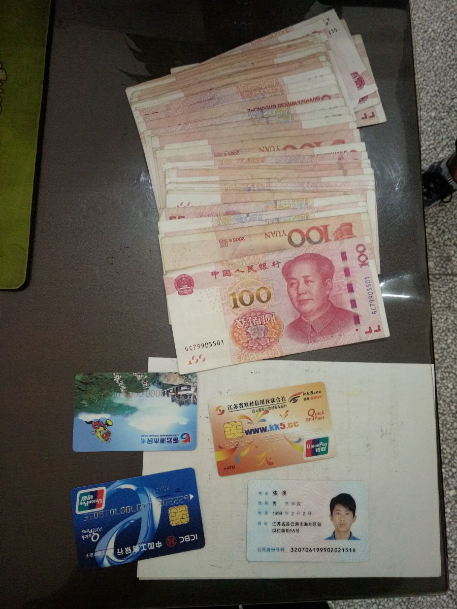 粗心学生丢数千报名费公交司机捡到核实归还