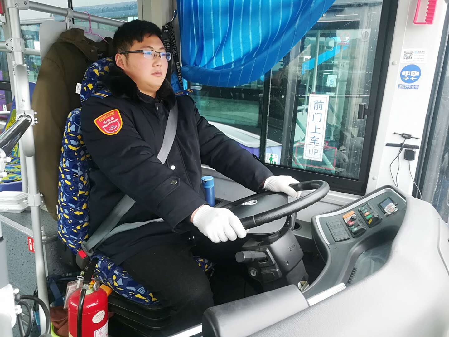 公交集团公交事业一部驾驶员陈金亮捡包及时归还受表扬